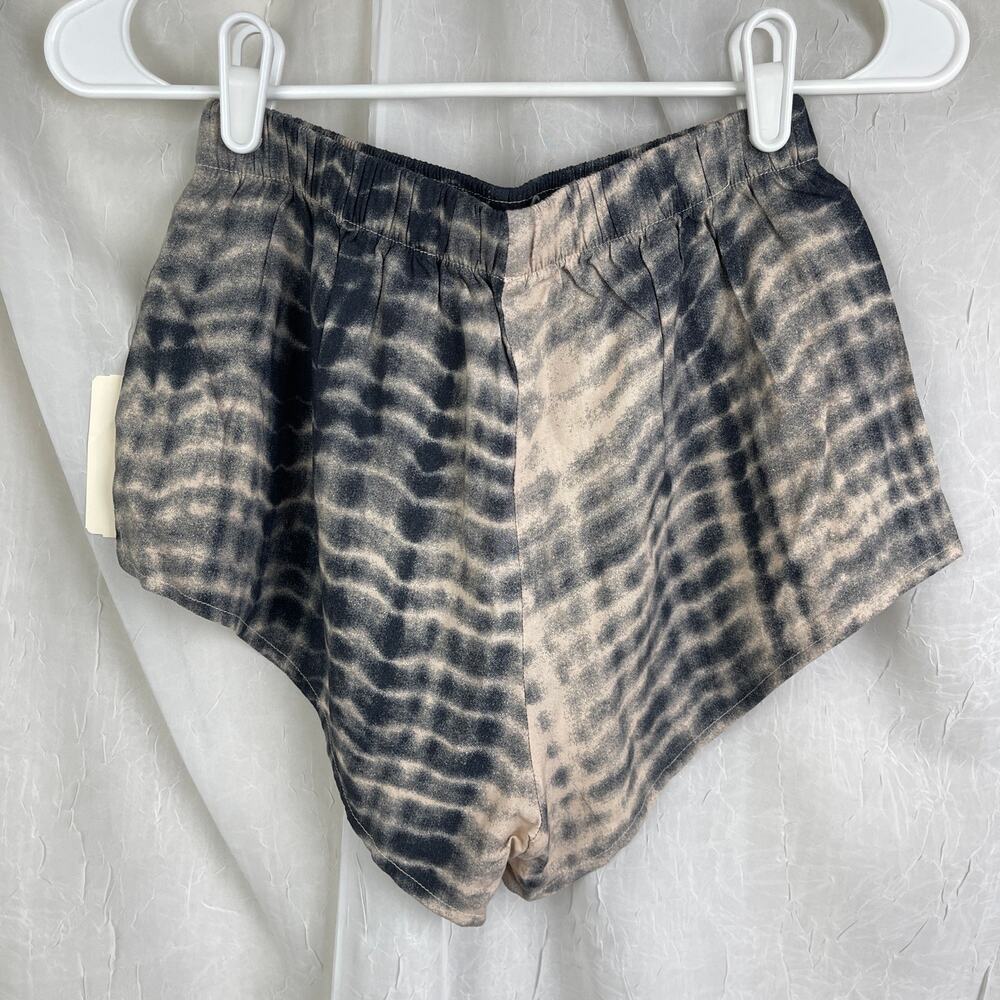 Taupe Charcoal Stripe Dye Dolphin Shorts Stretchy Comfy Soft Forever 21 NWT XS - Picture 12 of 16